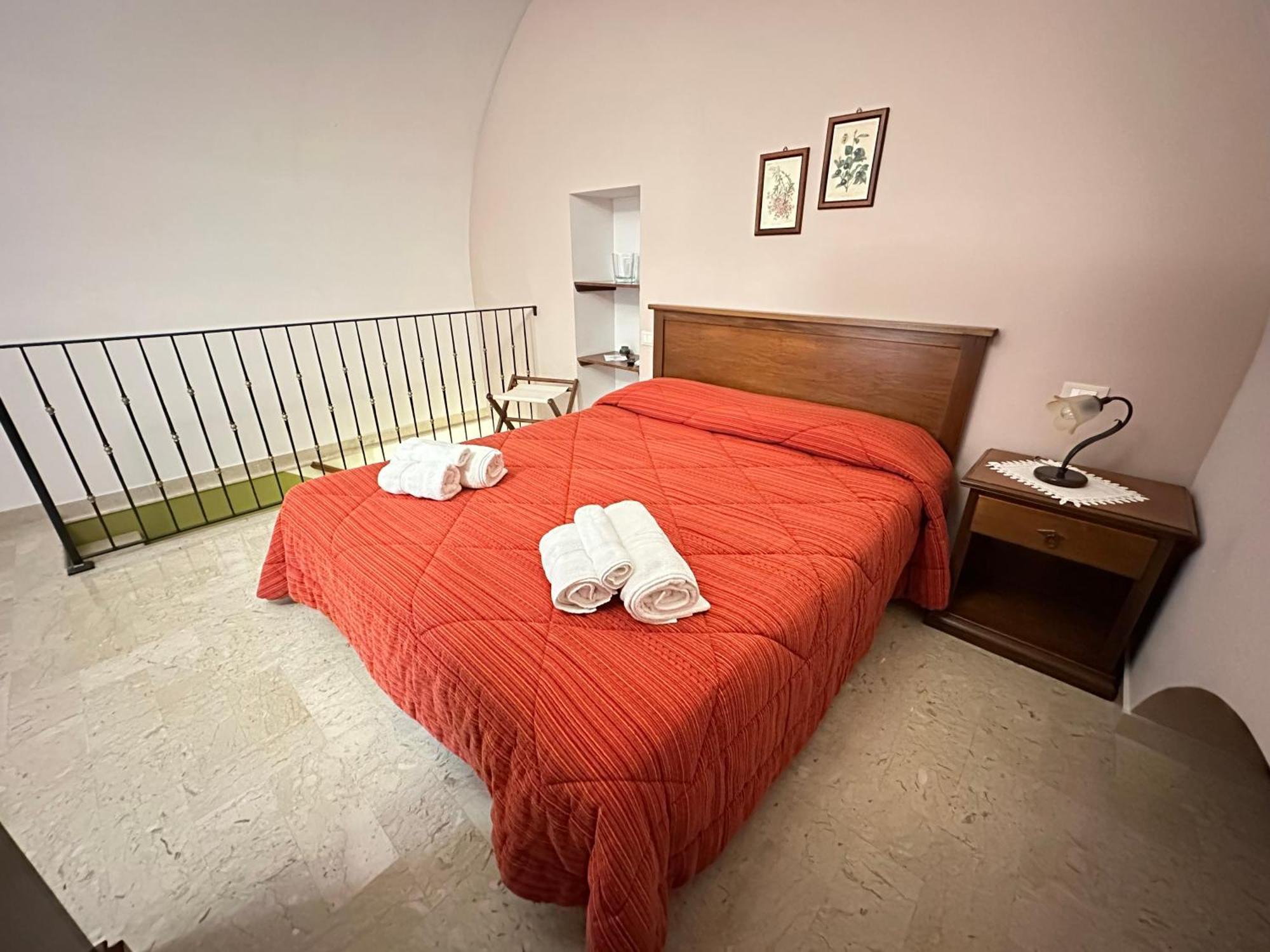 Historic B&B Apartments Home Кьярамонте-Гульфи Экстерьер фото