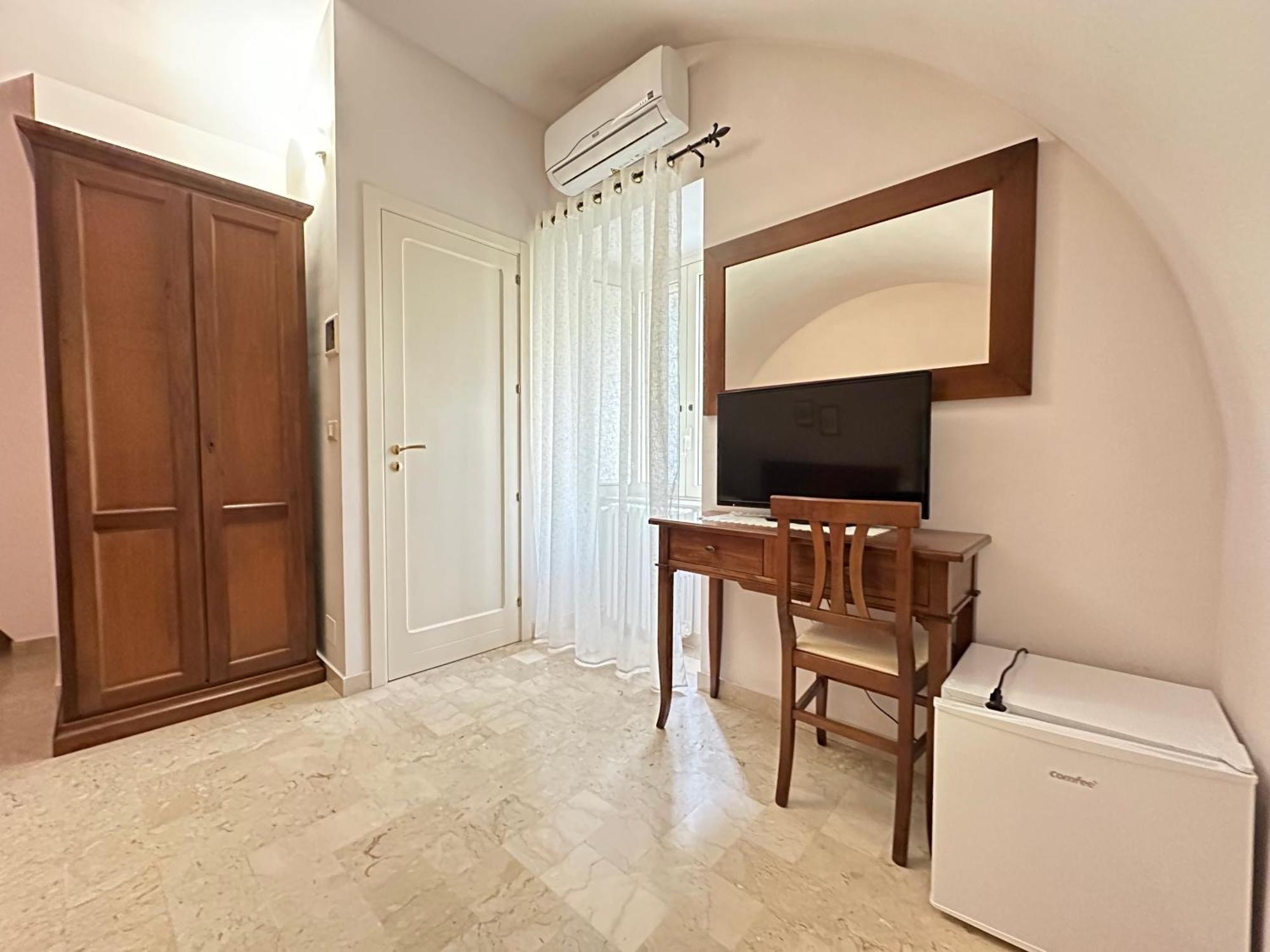 Historic B&B Apartments Home Кьярамонте-Гульфи Экстерьер фото